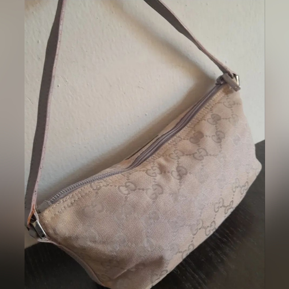 GUCCI Boat Pochette in Lilac. - Picture 2 of 7